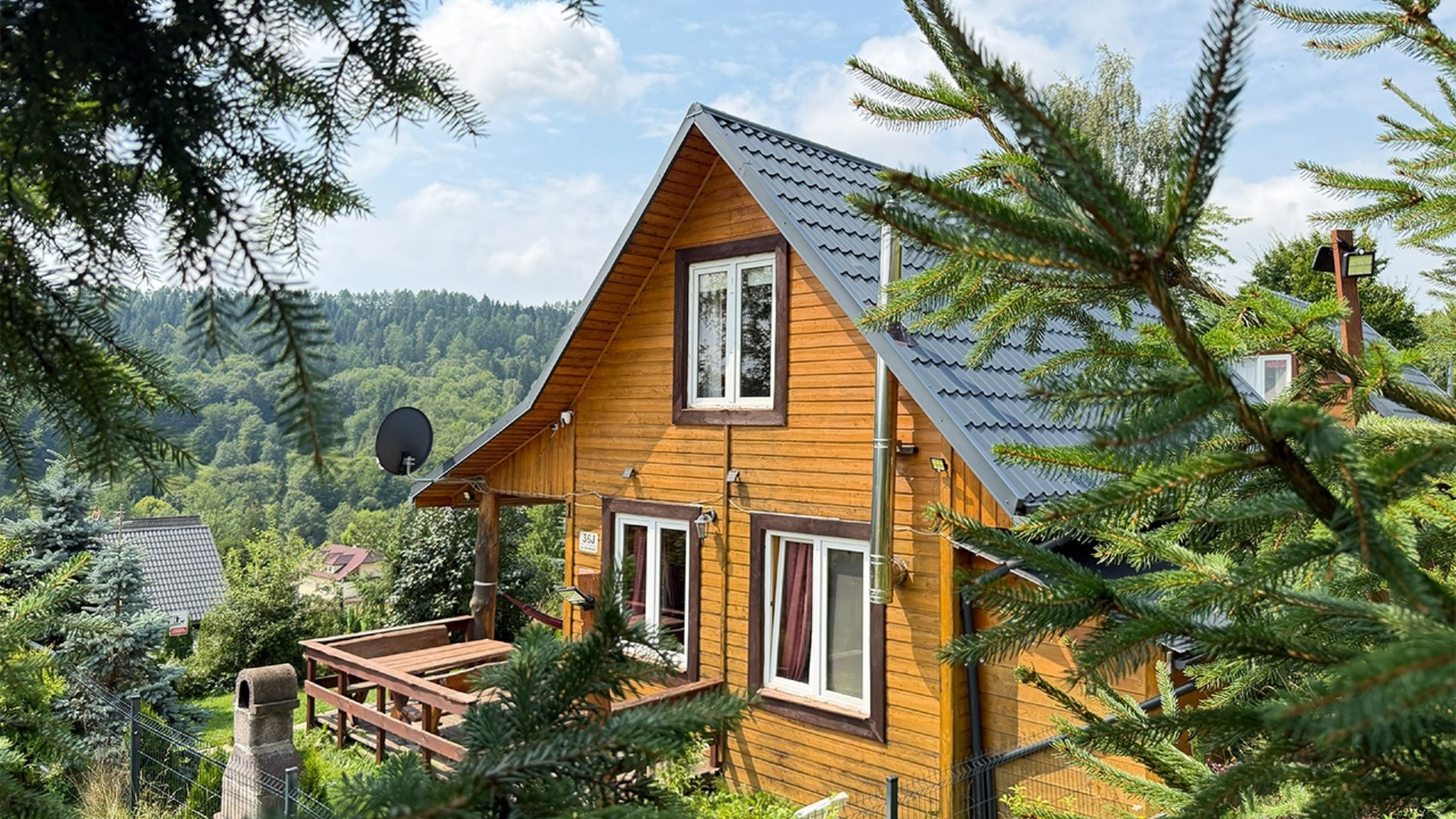 Bieszczady - 3 całoroczne domki, 52 arów